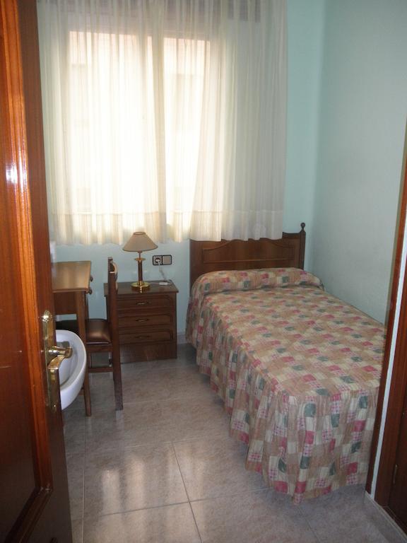 ホテル ホスタル ロス アンデス マドリード 部屋 写真